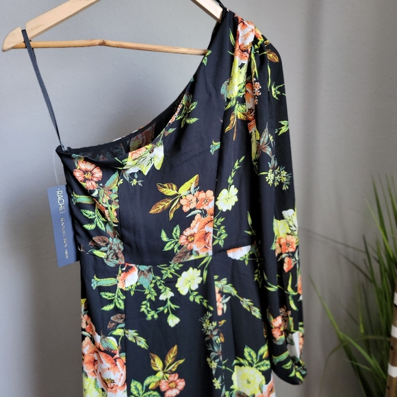 One Shoulder Gown - Picture 9 of 12